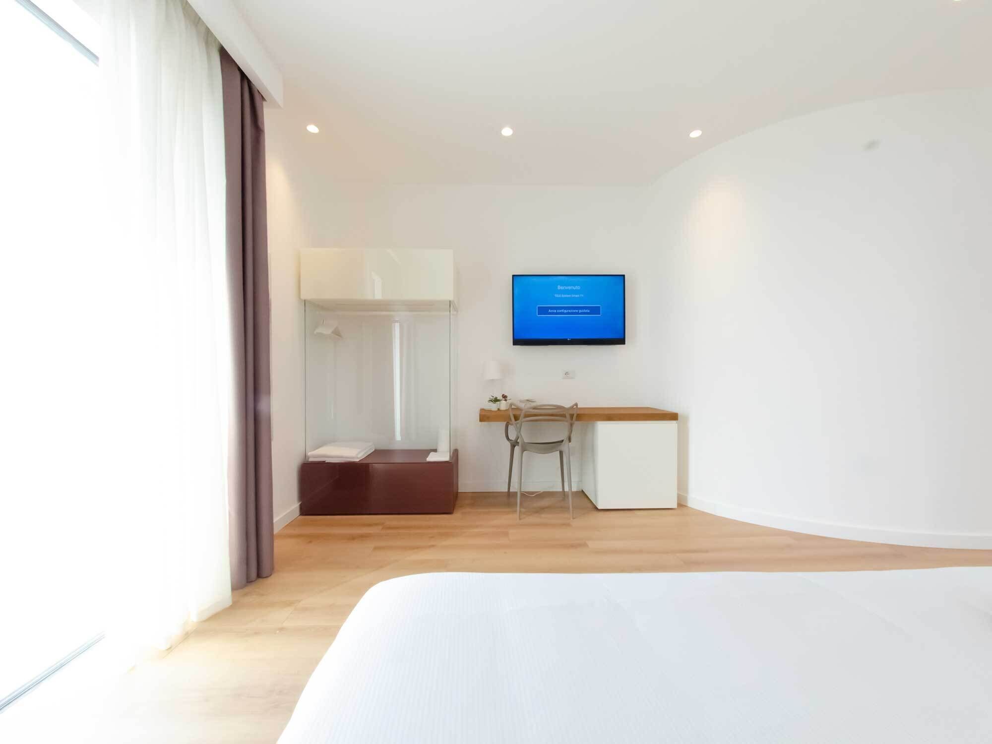Minibar, desk, free WiFi