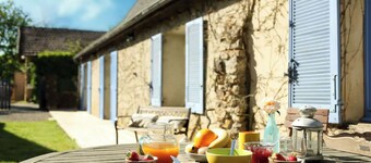 GITES SAINT-AMAND: typical Périgord stone house