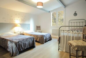 2 chambres, fer et planche à repasser, lit parapluie, Wi-Fi gratuit