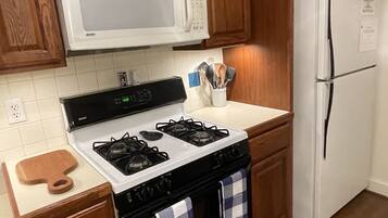 雪櫃、微波爐、焗爐、爐具