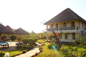 Exterior - Villa Sarabi - Cozy house for 8 people, 4 minutes to the beach with cook (Diani Beach)