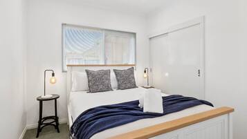 3 habitaciones, tabla de planchar con plancha, wifi y ropa de cama