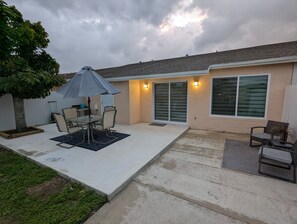 Outdoor dining - 5 minutes to Hardrock Stadium (Miami Gardens)