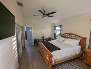 3 bedrooms, iron/ironing board, free WiFi, bed sheets - 5 minutes to Hardrock Stadium (Miami Gardens)