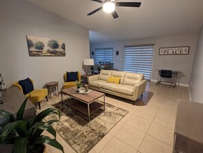 Smart TV, books - 5 minutes to Hardrock Stadium (Miami Gardens)