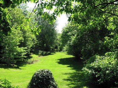 An authentic Percheron house: fireplace, beams, terracotta floor tiles, a large park 
