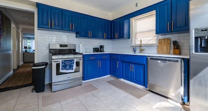 MDRN Kid-Friendly Apt|Charming|Private|Sunny|Fast Wi-Fi| Parking