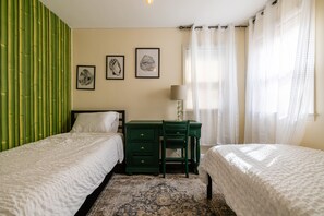 3 bedrooms, desk, iron/ironing board, travel crib