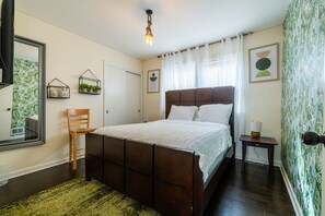 3 Schlafzimmer, Schreibtisch, Bügeleisen/Bügelbrett, Reisekinderbett