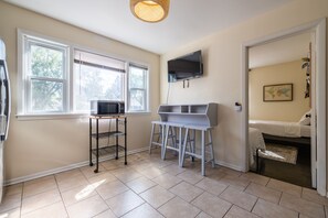 3 Schlafzimmer, Schreibtisch, Bügeleisen/Bügelbrett, Reisekinderbett