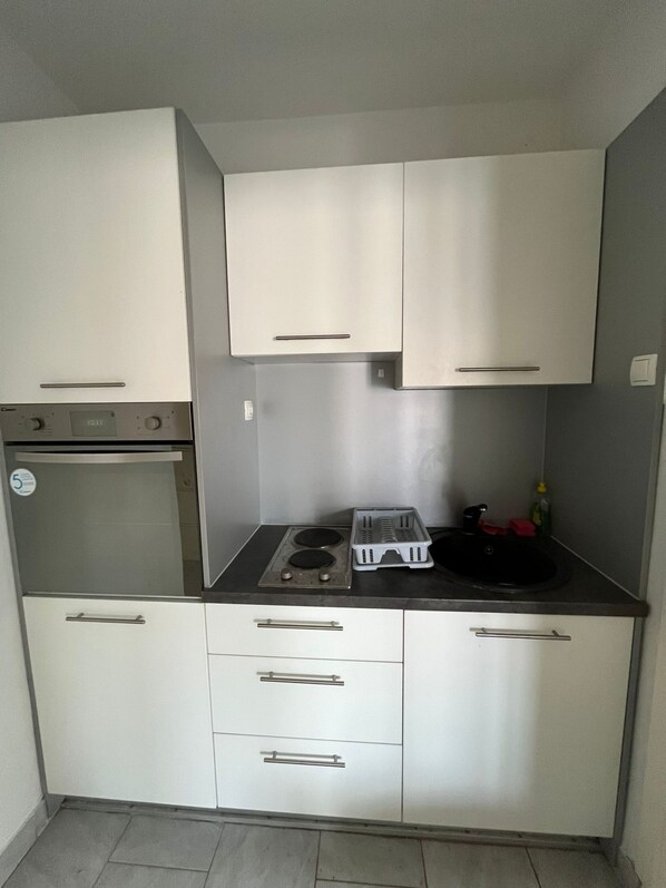 Design Apartment, 1 Bedroom, Balcony, Courtyard View | Private kitchen | Fridge, oven, stovetop, toaster - Apartment Tommy (Zadar)