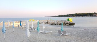 Beautiful spacious apartment (No. 3) with 2 bedrooms 300m from the beach