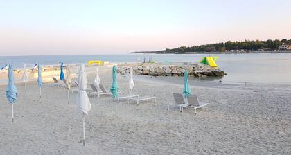 Beautiful spacious apartment (No. 3) with 2 bedrooms 300m from the beach