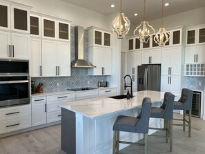 Private kitchen - Poolside living at its best! (Port Charlotte)