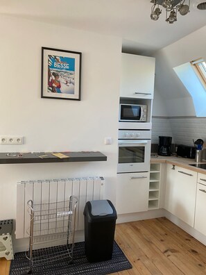 Fridge, microwave, oven, stovetop - Beautiful 6-person apartment (Espinchal)