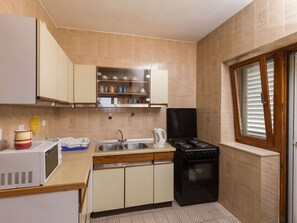 Apartment | Private kitchen | Fridge, oven, stovetop, coffee/tea maker