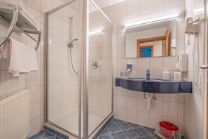Apartment | Bathroom - Apartment in Neustift Near Ski Lift (Neustift Im Stubaital)