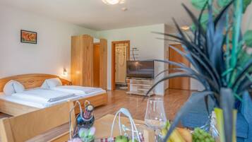 Căn hộ | 1 phòng ngủ, trang bị nội thất với thiết kế riêng biệt, bộ trải giường