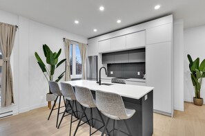 Private kitchen - Deluxe Suites Downtown Montreal (Montreal)