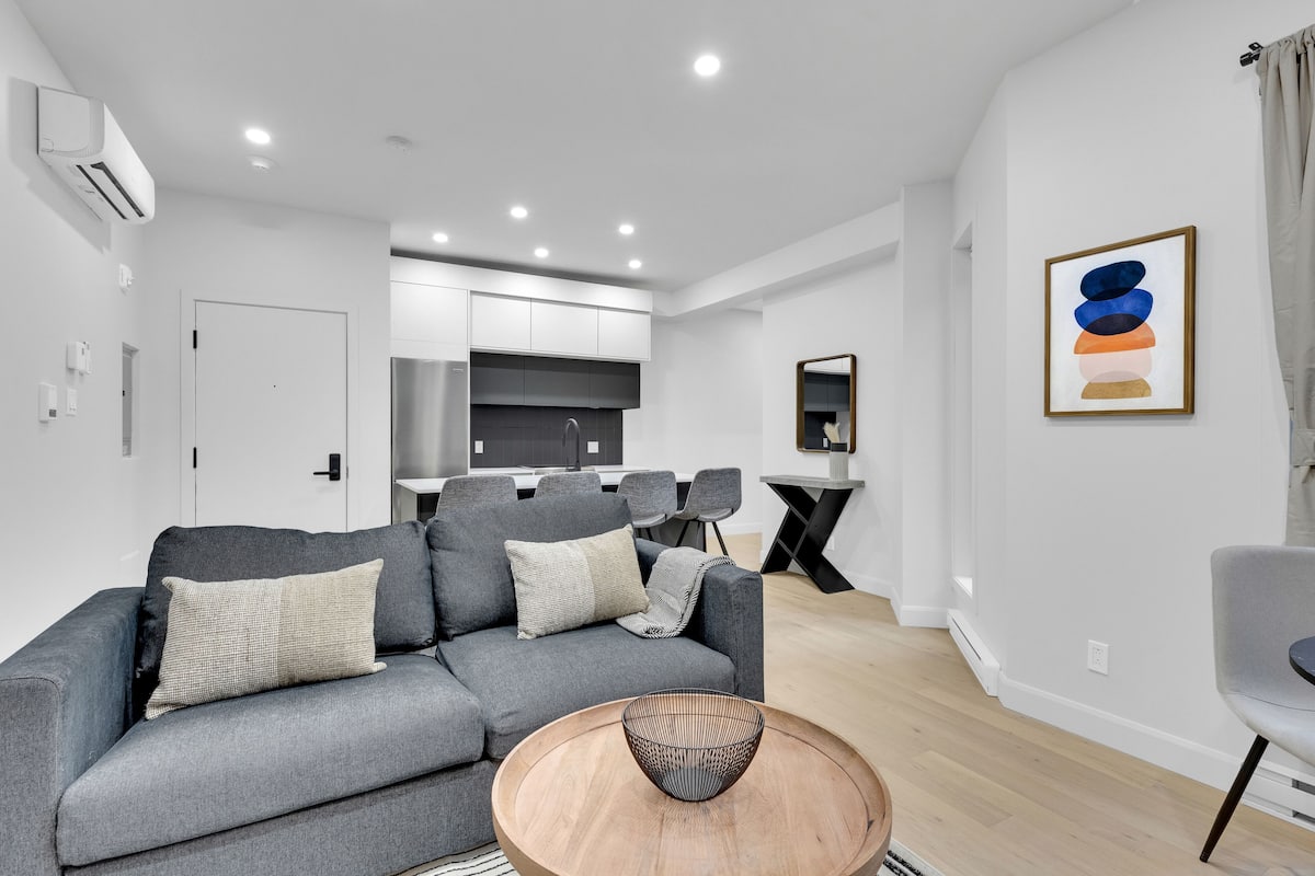 Elite Condo | Living area