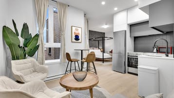 Apartamento de diseño | Zona de estar | Una televisión, Netflix, servicios de streaming