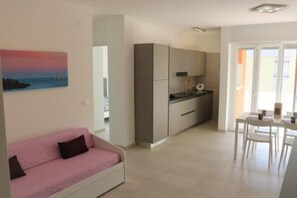 Apartment, 2 Schlafzimmer, Balkon, Meerblick | Innenbereich