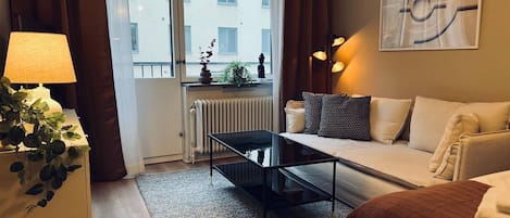 Apartment, 1 Bedroom, City View | Living area