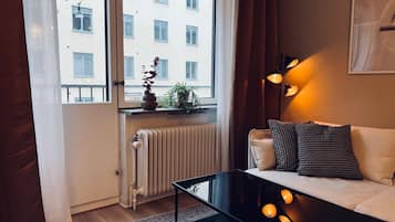 Apartment, 1 Bedroom, City View | Living area