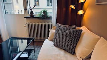 Apartment, 1 Bedroom, City View | Living area