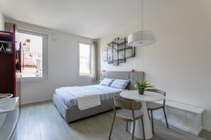 1 chambre, fer et planche à repasser, Wi-Fi gratuit, draps fournis