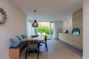 House | Private kitchen | Electric kettle - House in Oostkapelle Near Beach & Sauna (Oostkapelle)