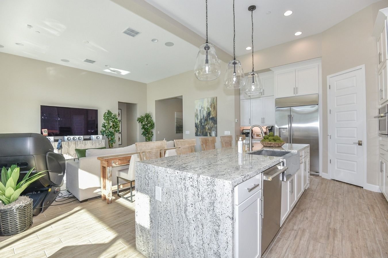 Geladeira, micro-ondas, fogão, cooktop