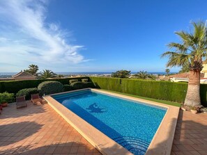 Outdoor pool - Villa with sea view (VC)