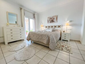 3 bedrooms, iron/ironing board, travel cot, free WiFi