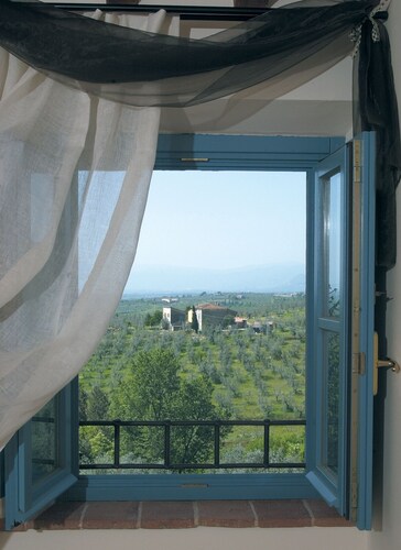 Medieval stone villa 17 bedrooms with pool in Vinci -Florence tophill position