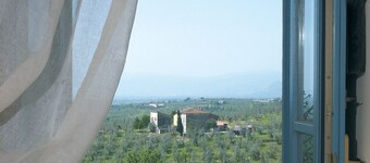 Medieval stone villa 17 bedrooms with pool in Vinci -Florence tophill position