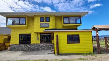 Fachada de la propiedad