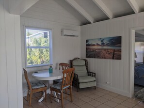 Dining - Adorable remodeled cottage-OCEAN FRONT on Coco Bay-25% FALL DISCOUNT! (Green Turtle Cay)