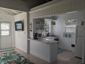 Fridge, microwave, oven, stovetop - Adorable remodeled cottage-OCEAN FRONT on Coco Bay-25% FALL DISCOUNT! (Green Turtle Cay)