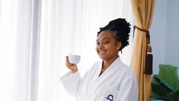 Dobbeltrom | Memory foam-senger, safe på rommet, skrivebord og lydisolert