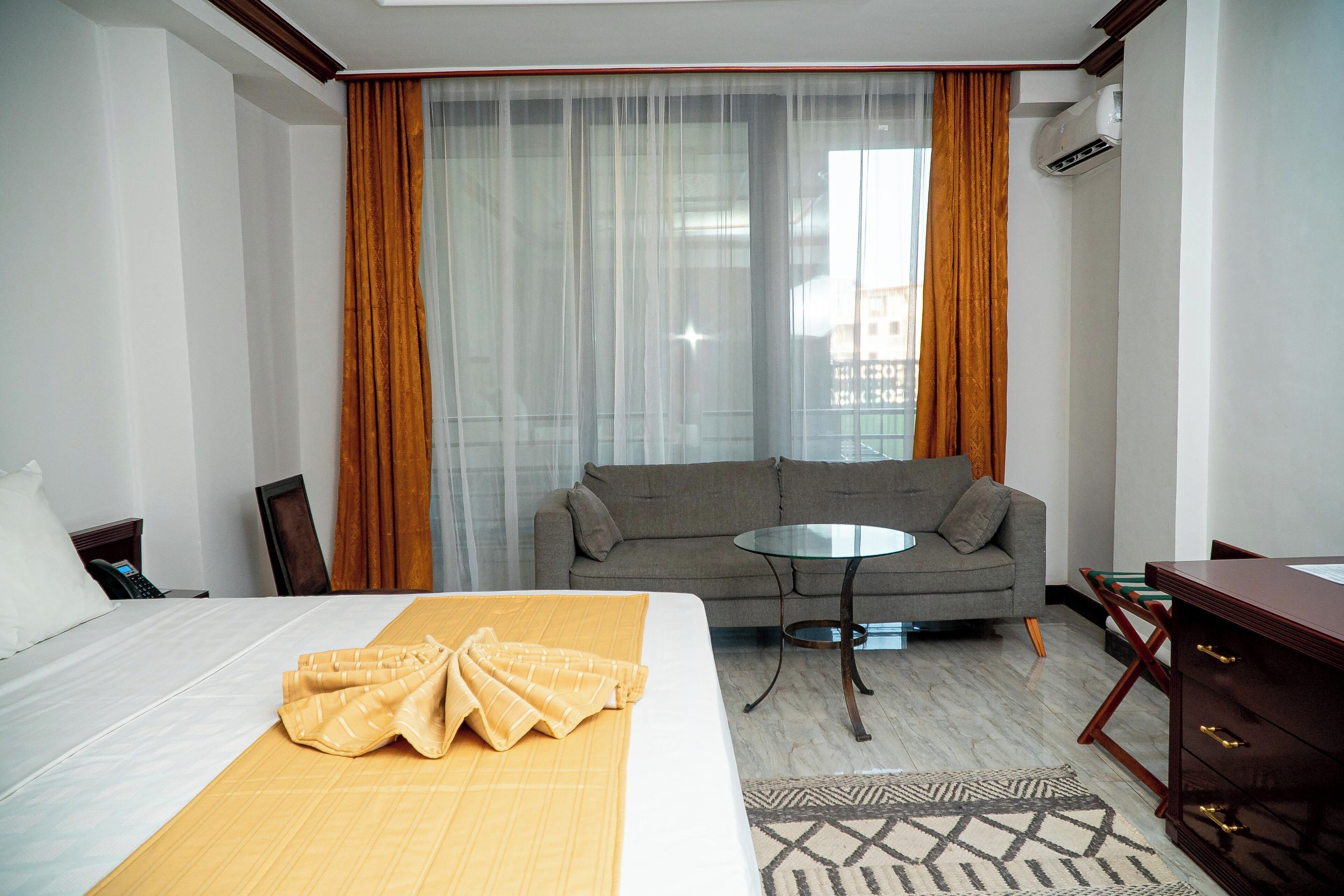 Junior Suite | Memory-foam beds, in-room safe, desk, soundproofing