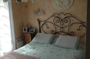 3 bedrooms, iron/ironing board, free WiFi, bed sheets - Beautiful pool villa 10 minutes from Nîmes at the gateway to the Camargue and the Alpilles (Garons)