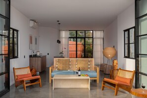 Smart TV, libros y estéreo 