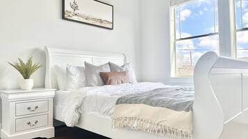 3 bedrooms, desk, iron/ironing board, travel crib