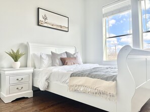 3 Schlafzimmer, Schreibtisch, Bügeleisen/Bügelbrett, Reisekinderbett