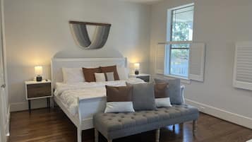 3 bedrooms, desk, iron/ironing board, travel cot