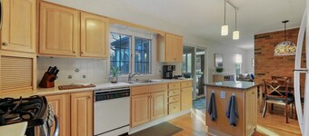 Lenox Grand Colonial with Pool by Evergreen Home