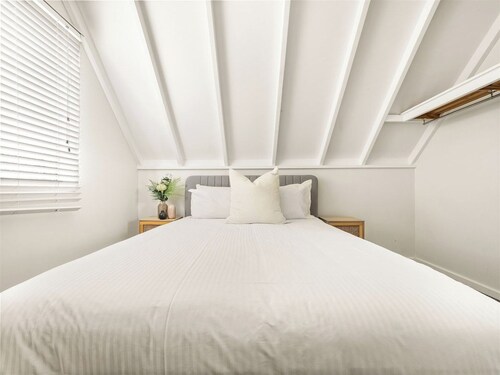 Pepper Cottage—Easy Beachside Living Close to Town