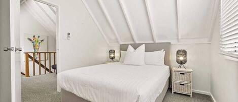 3 slaapkamers, een strijkplank/strijkijzer, reisbedje, wifi