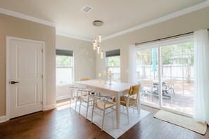 Dining - Emerald Beach Cottage, Walk to the Beach! (Inlet Beach)